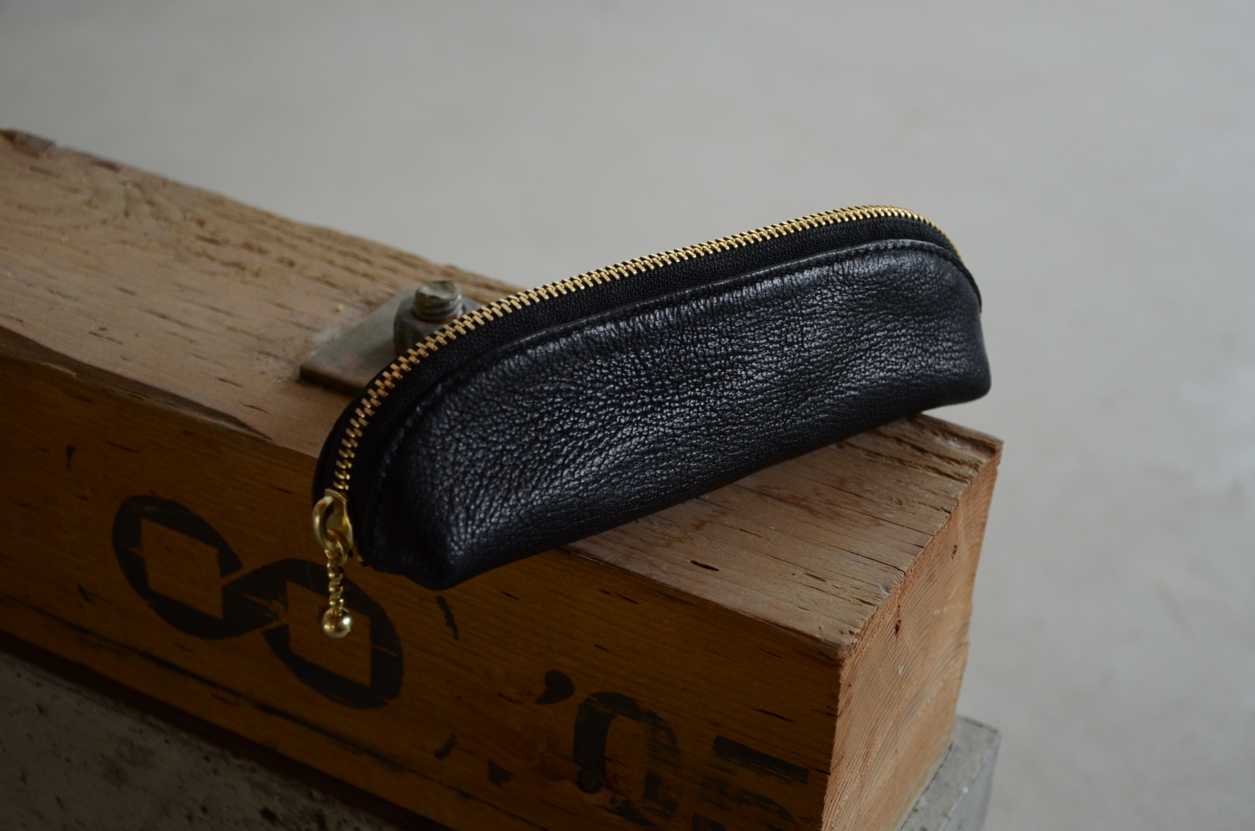 クラシックなペンケース。